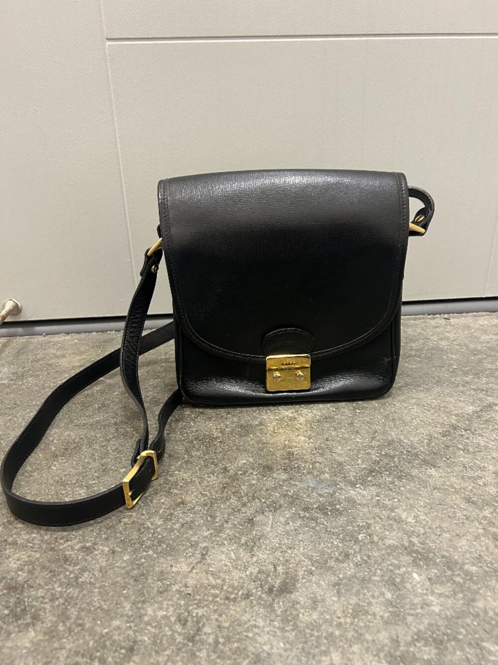 Vintage Hartmann Black Leather Crossbody Bag Gold Tone Hardware Adjustable Strap